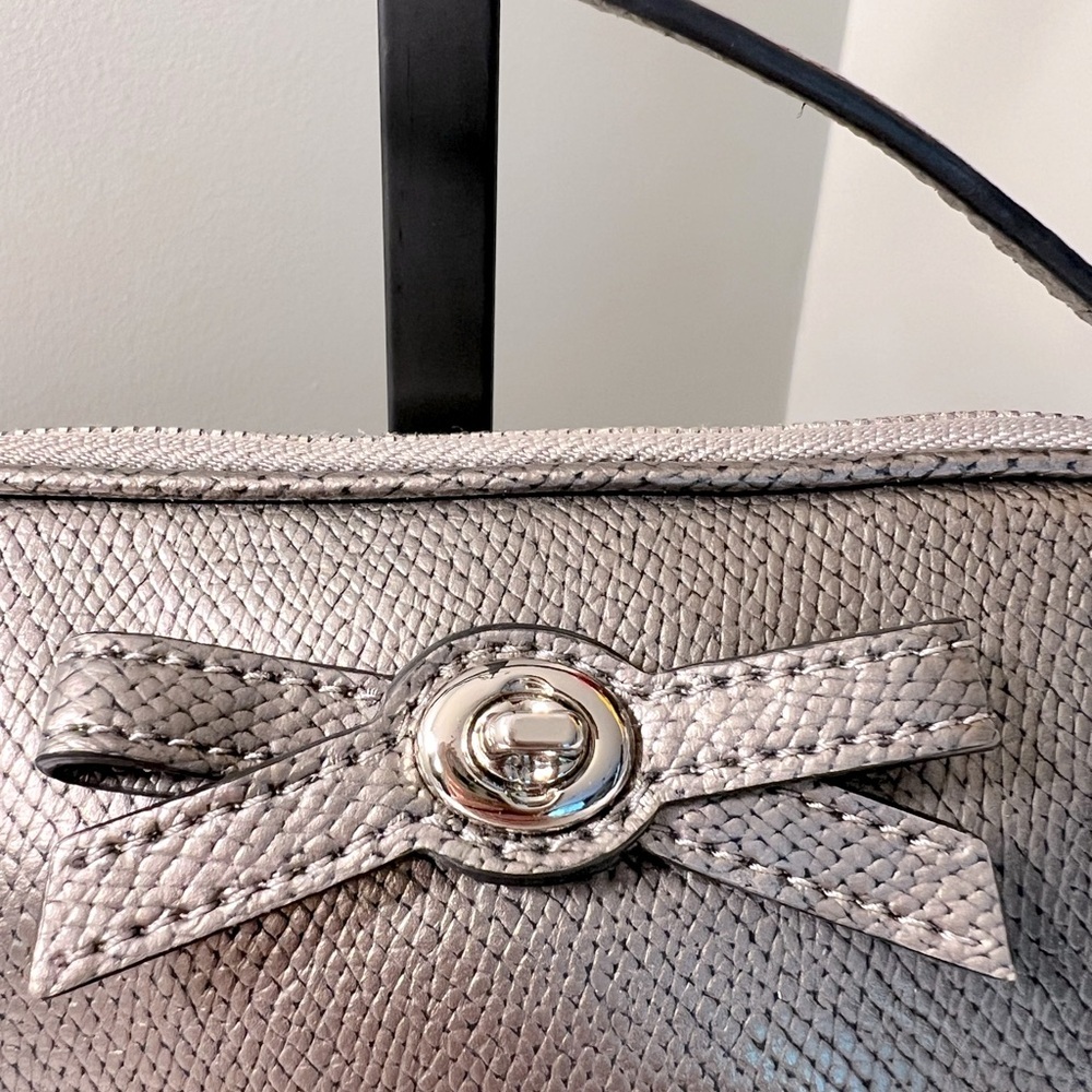 Coach Metallic Silver Leather Mini Crossbody Bag with Turnlock Bow Detail - Picture 4 of 12